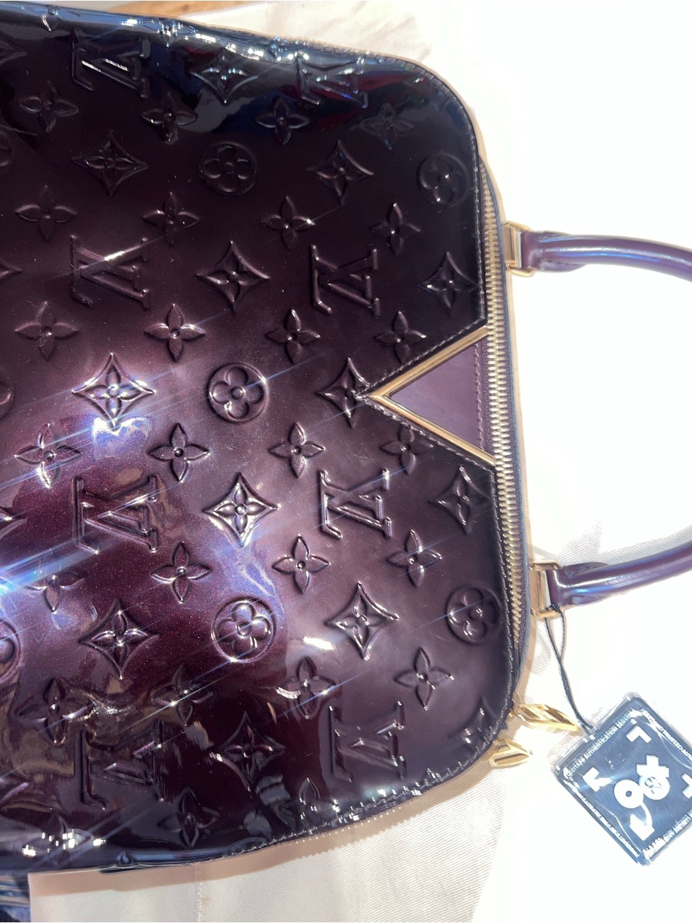 LOUIS VUITTON Deep Plum
Amarante Monogram Vernis Melrose
Avenue